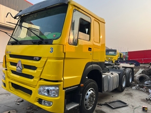 Camión Tractor Usado Sinotruk Euro2 Diésel 6X4 con Volante a la Izquierda, HOWO de 10 Ruedas, Capacidad de Carga de 21-30T, 371hp, Cámara Trasera de 360° - Product Image 2