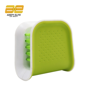 Cepillo de limpieza de doble cara en forma de U para cinturones de seguridad, con cerdas de plástico ABS y PP para una limpieza de coches de alta eficiencia - Product Image 3
