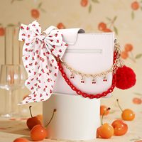 Nouveau Pendentif de Sac Cerise, Chaîne de Sac à Main et Accessoire Cheveux Nœud, Décoration Hiver, Design Urbain Simple avec Pompon