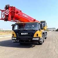 Grue mobile hydraulique STC800 pour camion de 80 tonnes, flèche télescopique de 80 000 kg, hauteur de levage de 68 m, moment de charge élevé, pompe, boîte de vitesses