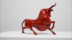Statua di Animale Personalizzata a Grandezza Naturale Red Bull, Sculture di Mucche Decorative in Resina Ecologica per Esterni, Fornitura Diretta - Product Image 4
