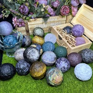 Kindfull Factory Vente Chaude Mélange de Lunes Artisanales en Cristal Naturel Multicolores et de Matériaux Variés de 5 cm pour Cadeaux - Product Image 3