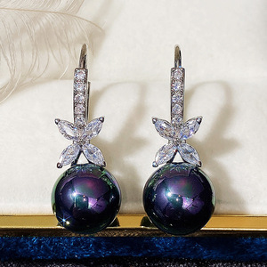 Orecchini Pendenti Vintage con Perle e Cristalli per Donne, Eleganti Accessori di Moda per Uso Quotidiano - Product Image 3