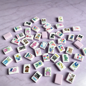 Set Mahjong Rosa per Cani, Tessere in Acrilico a Doppio Strato, Incisione Laser UV, Gioco Portatile Pieghevole per 4 Giocatori - Product Image 3