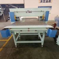 Machine de découpe planaire hydraulique à quatre colonnes de précision avec alimentation automatique double face XYJ-3/120 pour carton