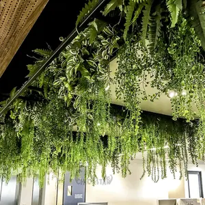 צמחי תפאורה תלויים על קיר מקורה חיצוני צמח תליית קיר תקרה מלאכותית גפנים צמחים