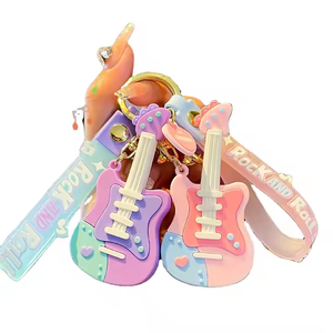 Porte-clés en PVC souple, design guitare mignon et tendance, style macaron, objets décoratifs instrument de musique, vente en gros - Product Image 4