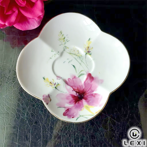 Taza <span class=keywords><strong>de</strong></span> Té <span class=keywords><strong>de</strong></span> Porcelana Blanca con Flores Rosas y Platillo con Borde Dorado Festoneado, Taza <span class=keywords><strong>de</strong></span> Café <span class=keywords><strong>de</strong></span> Cerámica para el Hogar, Mesa, Fiesta <span class=keywords><strong>de</strong></span> Té <span class=keywords><strong>de</strong></span> la Tarde, Regalo - Product Image 3