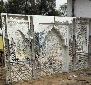 ฉากหลังงานแต่งงานพร้อมขาตั้ง ดีไซน์ผนังเทียนสำหรับงานแต่งงาน โครงโลหะเรียบง่าย จัดส่งรวดเร็ว - Product Image 1