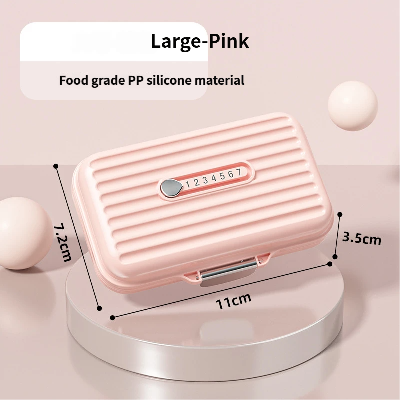 Una grande scatola per medicinali rosa