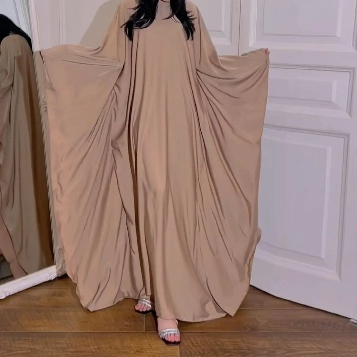 2024 modeste robe Abaya ample élégant Ramadan caftan Abaya grande taille vêtements islamiques brillant Satin Abaya femmes robe musulmane