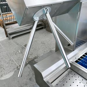 Volledig automatische, elektrische, tweebaans reinigingsstation van roestvrij staal voor schoenen en handen, met zelfreiniging. - Product Image 4