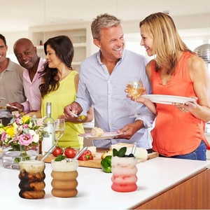 كوب زجاجي إبداعي قابل لإعادة الاستخدام سعة 16 أونصة مصنوع يدويًا من زجاج البوروسيليكات عالي الجودة للشرب بالجملة - Product Image 5