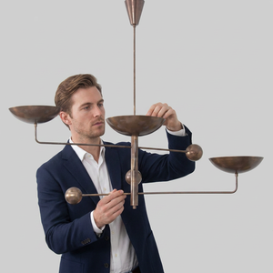 Lustre Sputnik en laiton à 3 bras, luminaire de plafond géométrique, décoration intérieure moderne du milieu du siècle, luminaire pour salon - Product Image 1