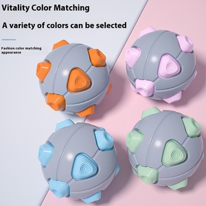 Nueva moda pequeños juguetes para mascotas de PU suministros interactivos de alivio de sonido Triangular esférico perro y gato juguetes de pelota Molar - Product Image 2