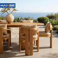 Ensemble table et chaises de salle à manger en teck massif pour villa, jardin, cour et terrasse, design moderne et minimaliste, idéal pour les maisons d'hôtes et les clubs