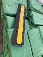 Protection de câble en caoutchouc et plastique CE RoHS, protection de câble à 2 canaux, rampe de réduction de vitesse routière, protection de câble CE