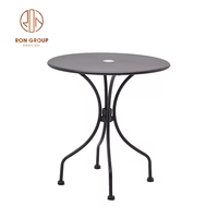 Table de restaurant carrée au design populaire, pieds en fer industriel, plateau en métal noir, table de café bistro carrée, table de salle à manger