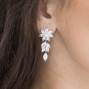 Boucles d'oreilles pendantes en forme de flocon de neige pour femmes, bijoux romantiques et élégants à la mode - Product Image 2