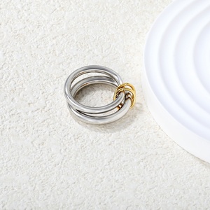 Anillos de Dedo Modernos de Acero Inoxidable con Doble Cadena Entrelazada, Chapados en Oro de 18K, Resistentes al Agua y al Deslustre, para Mujer - Product Image 6