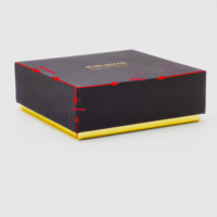 Boîte-cadeau de luxe en papier noir mat avec logo doré, couvercle supérieur et inférieur et base pour emballages de parfum, insert en mousse à usage cosmétique