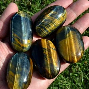หินคริสตัลธรรมชาติสำหรับบำบัดรักษา หินไทเกอร์อายสีน้ำเงินและสีเหลือง สำหรับตกแต่งบ้านและเป็นของขวัญคริสต์มาส ขายส่ง - Product Image 3