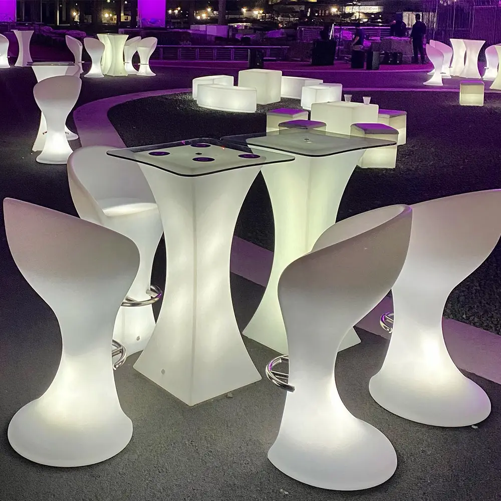 輝く屋外ガーデンパティオイベントパーティーナイトクラブホテル発光プラスチック家具テーブルチェアスツールセットLED RGB照明付き