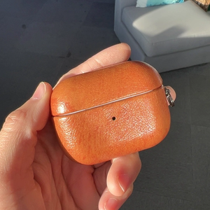 Étui pour écouteurs en cuir véritable tendance pour Airpod 4 & <span class=keywords><strong>Airpods</strong></span> Pro 1 2 3 Étui pour casque <span class=keywords><strong>Coque</strong></span> de protection personnalisée de luxe faite à la main - Product Image 4