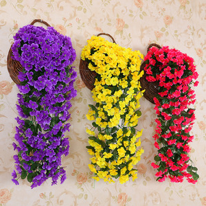 Guirnalda de flores artificiales de violetas para colgar en la pared, plantas florales artificiales para la decoración del hogar, sala de estar, balcón y fiestas. - Product Image 1