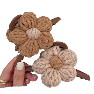 Otoño Invierno Simple Color café tejido flor garra grande elegante gama alta tiburón Clip accesorio para el cabello - Product Image 5