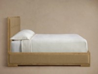 Cadre de lit en bois massif de luxe moderne, lit à panneaux capitonnés Darien de designer pour ensembles de chambres parentales, pièce de mobilier d'hôtel de luxe