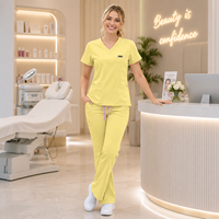 Tenue Médicale Jaune Beige Tendance pour Femme – Ensemble Blouse et Pantalon Extensible pour Infirmière et Personnel Hospitalier