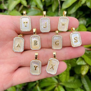 18K placcato oro rettangolo <span class=keywords><strong>lettera</strong></span> ciondolo alfabeto a a a Z fascino iniziale madreperla CZ intarsio gioielli per la creazione di collana fai da te - Product Image 1