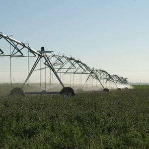 Sistema de riego de pivote central usado Aspersor móvil con carrete de manguera para tierras de cultivo - Product Image 1