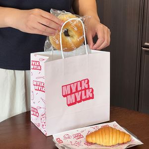 Sac en papier kraft personnalisé, recyclable et écologique avec poignée, durable, pour emporter des desserts et des produits de boulangerie, idéal pour les supermarchés - Product Image 4