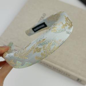 عصابة رأس إسفنجية ساتان مطرز على الطراز الصيني الجديد للنساء ربطة شعر من القماش المطبوع حديثًا - Product Image 4