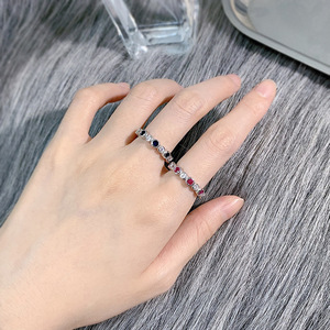 Bague d'index géométrique ronde bicolore micro-pavée pour femme, bijou de doigt élégant et tendance - Product Image 2