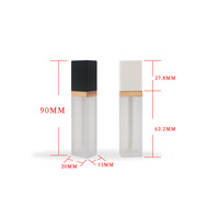 Faible QUANTITÉ MINIMALE DE COMMANDE 7ml vide carré clair givré tubes de brillant à lèvres conteneur noir bouchon blanc lipgloss