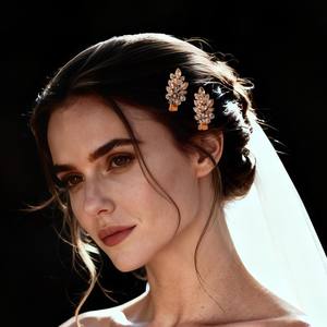 2026年ファッションゴールドワードバレッタ、キラキララインストーンクリスタルラインストーンヘアクリップ、ヘアピン、ベビーピン - Product Image 2