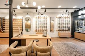 Meubles et vitrines sur mesure pour magasins d'optique |   Vitrines de luxe pour lunettes de soleil et solutions de mobilier d'intérieur pour la vente au détail - Product Image 4