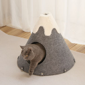 Stilvolle Katzenhöhle aus Filz im Bergdesign, Katzenhaus zum Spielen und Schlafen - Product Image 1