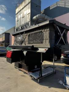 Moderna Caravana Todoterreno 4x4 con Techo Elevable para Camionetas y Autocaravanas, Diseño Ligero Plegable de Aluminio y Acero Inoxidable, para 2-4 Personas - Product Image 2