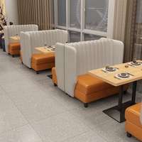 Canapé et table de restaurant avec chaises en cuir et en bois massif, ensemble moderne rembourré pour hôtel et centre commercial