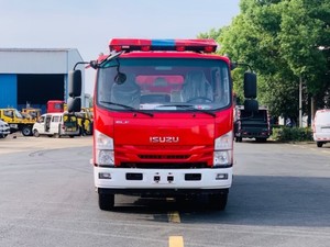 Camion de lutte contre l'incendie à mousse et eau Isuzuu 4X4 de 5000 litres, technologie japonaise de pointe, pour terrains montagneux et sauvetage municipal - Product Image 2