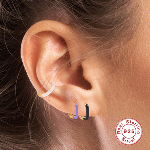 ROXI Boucles d'oreilles créoles en forme de U en argent S925 plaqué or 18 carats avec émail multicolore - Product Image 5