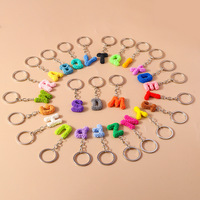 Creatieve eco-vriendelijke hars roos bloem sleutelhanger met offset gedrukt A-Z alfabet handtas charme accessoire voor kinderen