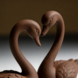 Statuetta di Cigno Bianco - Scultura in Resina per Elegante Decorazione di Giardini e Cortili - Product Image 4