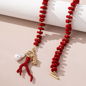 Nuova Collana Boho con Ciondoli di Perle Finte, Gioielli alla Moda con Perline Acriliche Irregolari Rosse per Donne - Product Image 4