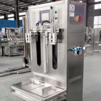 Machine de remplissage semi-automatique de liquides en acier inoxydable 304 certifiée CE, contrôlée par PLC, pour savon liquide et nettoyant pour les mains en bouteille et en fût