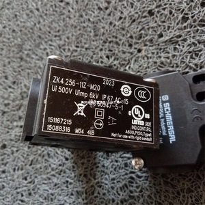Interrupteur de fin de course Schmersal BNS 33-02Z-ST-2187 IP67 500V à bornes à vis pour usage industriel - Product Image 1